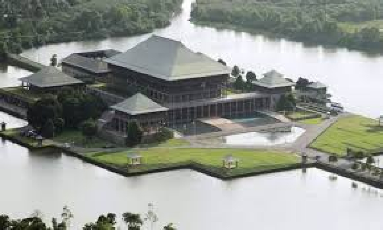 මැතිසබේ ලොකු පුටු මාරුවක්  අල්ලස් කොමිසමෙන් නවත්වයි